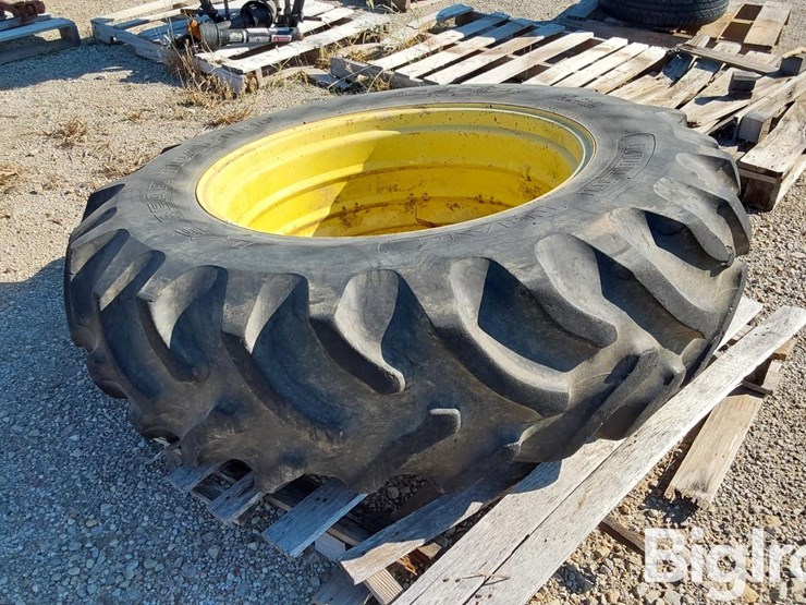 multi-trac-l/s-rear-tractor-16.9x34-bar-tire-on-john-deere-rim-image-7
