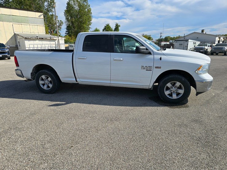 2020-ram-1500-classic-image-20