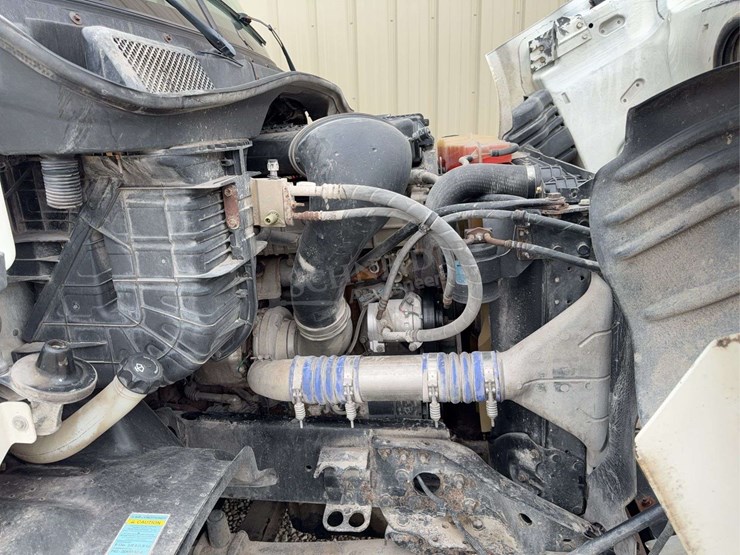 2012-freightliner-cascadia-113-image-40