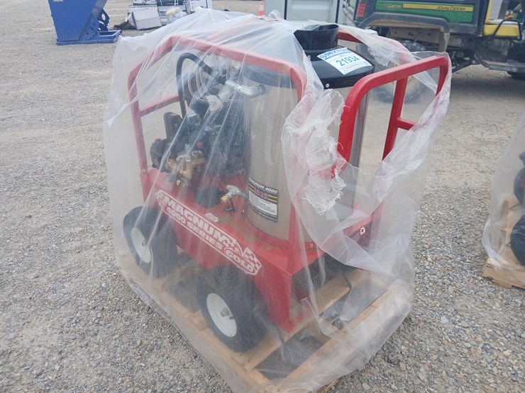 #21945-•-2025-magnum-4000-series-gold-hot-pressure-washer-image-6