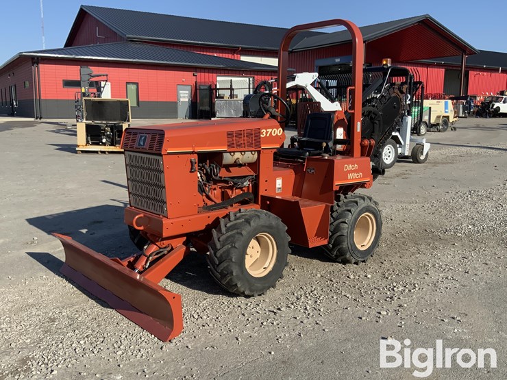 2000-ditch-witch-3700dd-image-1