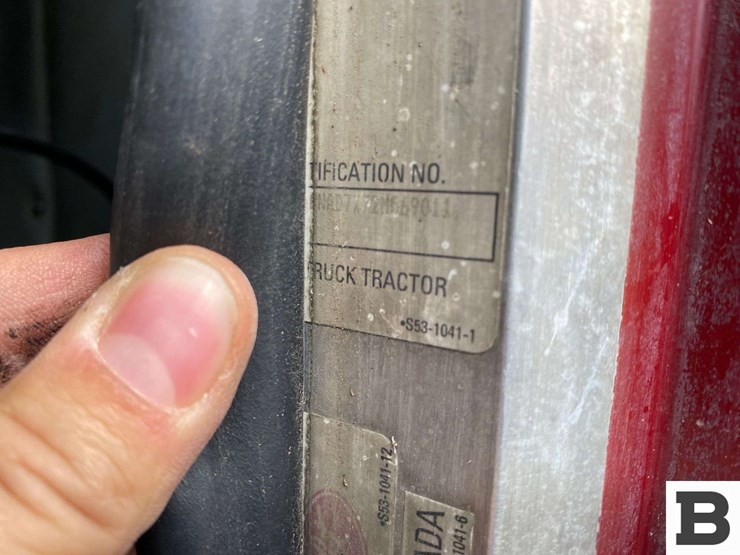 2002-peterbilt-330-image-49