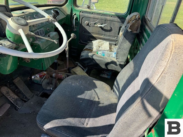 1969-mack-boom-truck-image-39