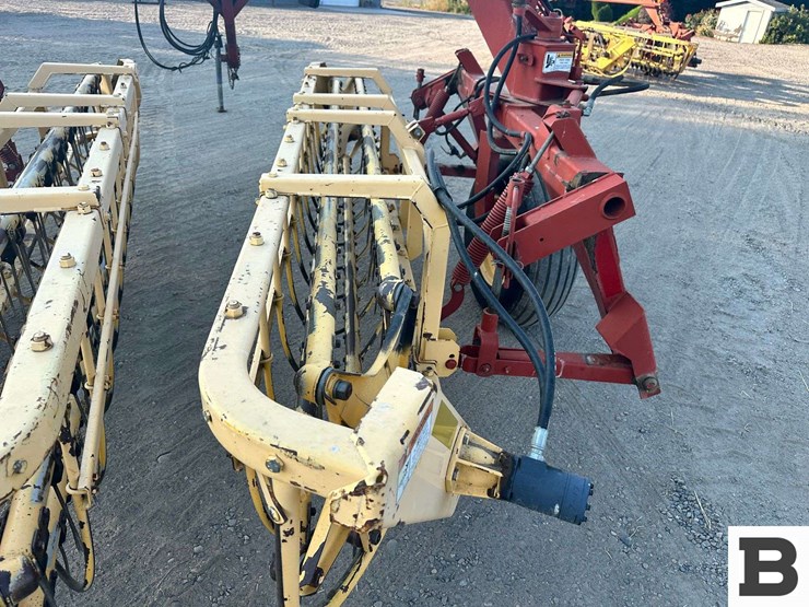 new-holland-216-image-17