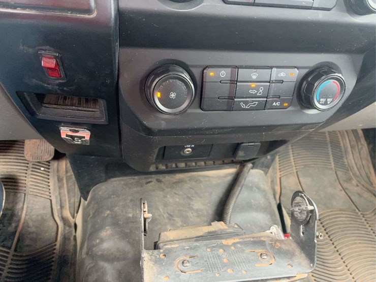 2016-ford-f150-xl-image-11