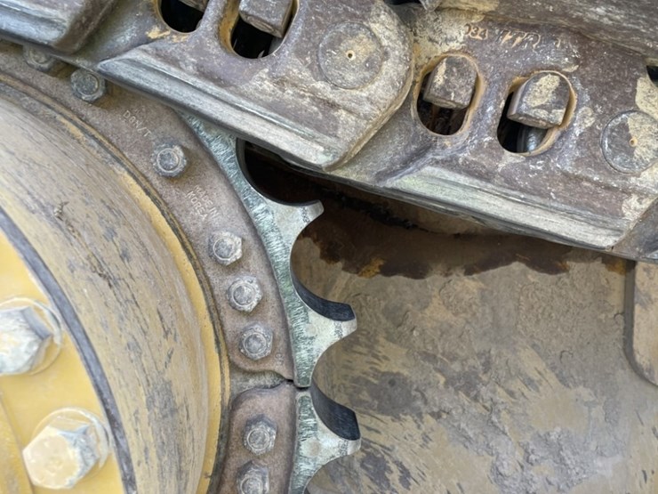 2017-caterpillar-d8t-image-28