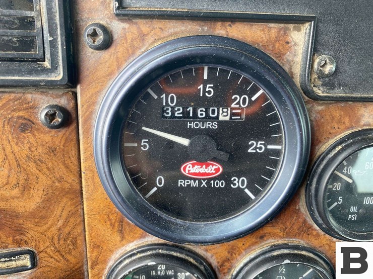 2003-peterbilt-330-image-36
