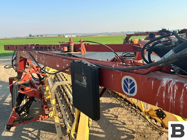 new-holland-216-image-31