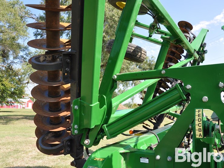 2015-john-deere-2623vt-image-15