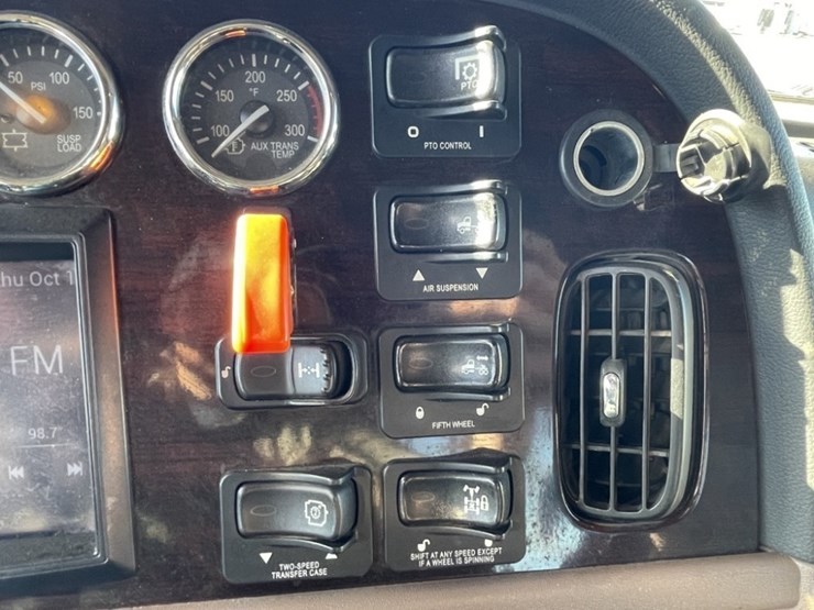 2018-peterbilt-367-image-47