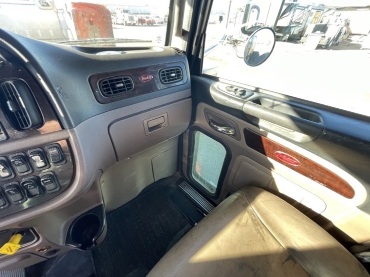 2018-peterbilt-367-image-42