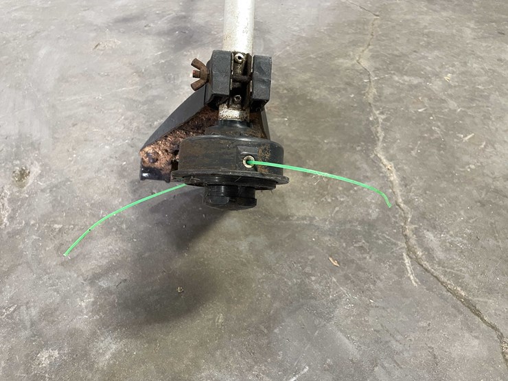 #8521-•-homelite-15"-weed-eater-(cw)-image-6