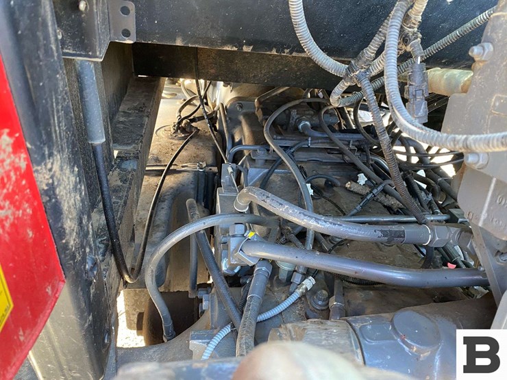 2012-massey-ferguson-5475-image-39