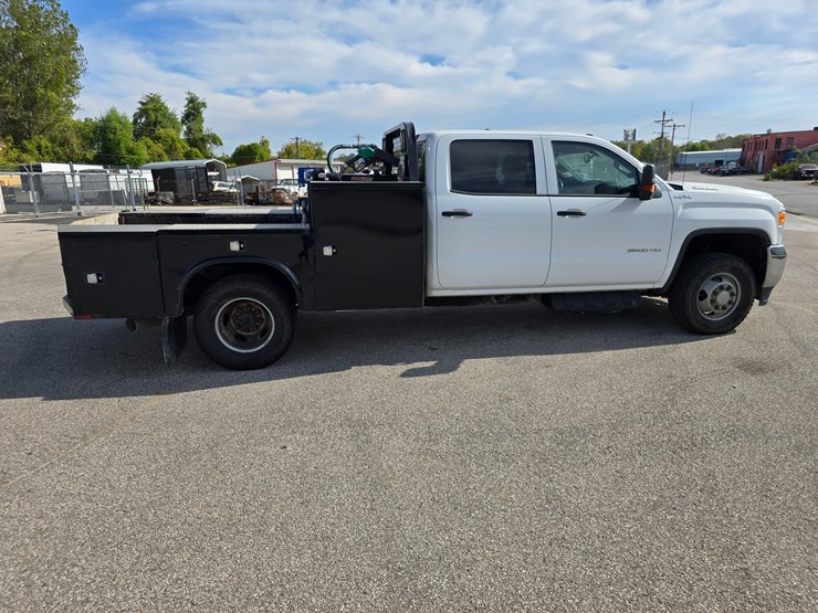 2017-gmc-sierra-3500-image-25