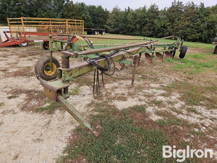 john-deere-2350-2450-image-10