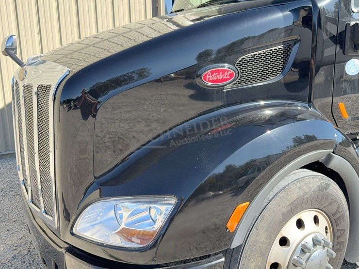 2017-peterbilt-579-image-108