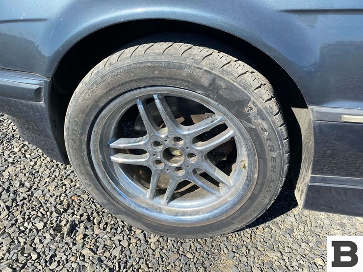 2001-bmw-740-sedan-image-11