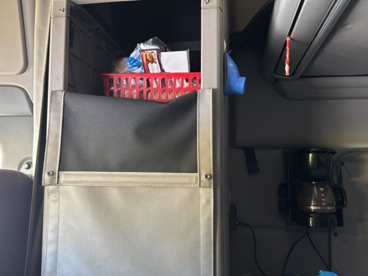 2023-peterbilt-579-image-65