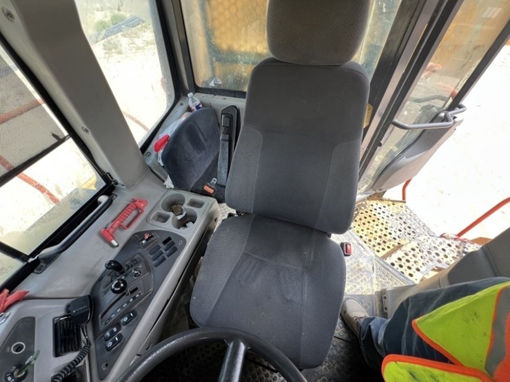 2019-volvo-a60h-image-37