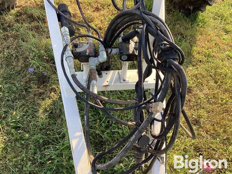 dalton-800-pull-type-row-crop-fertilizer-spreader-image-15