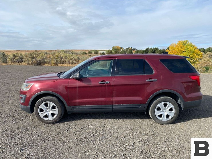 2016-ford-explorer-image-3