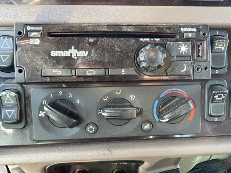 2018-peterbilt-367-image-50