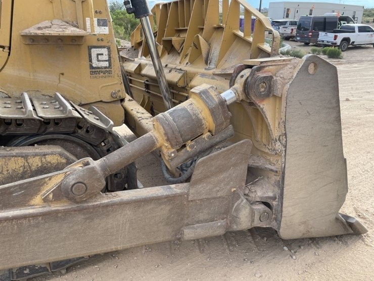 2017-caterpillar-d8t-image-11