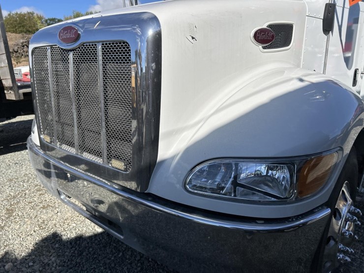 2017-peterbilt-337-image-12