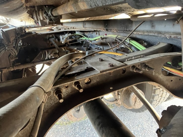 2011-international-7600-image-88