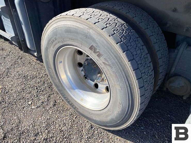 2017-mack-granite-gu713-image-39