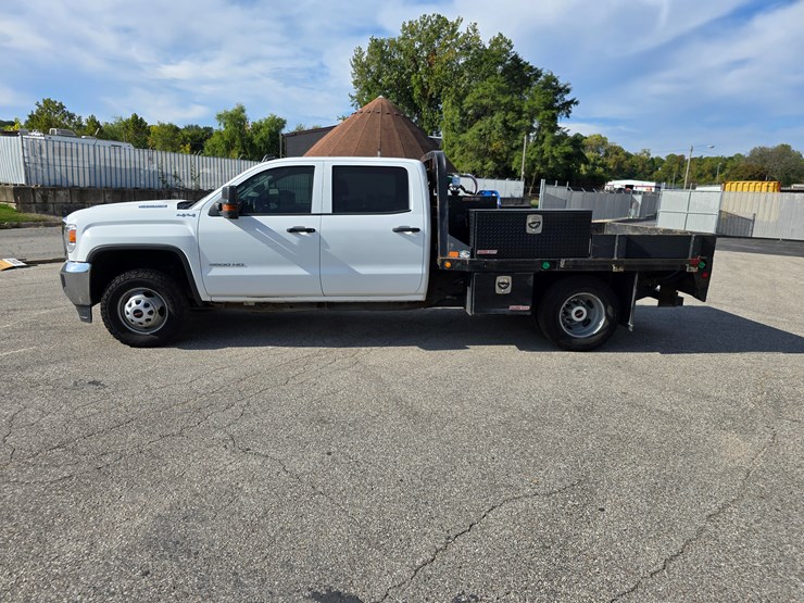 2017-gmc-sierra-3500-image-7