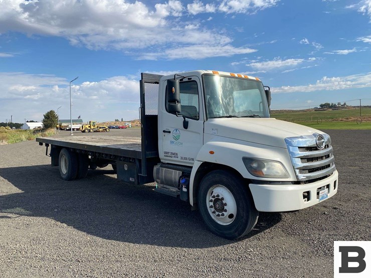 2014-hino-268-image-7