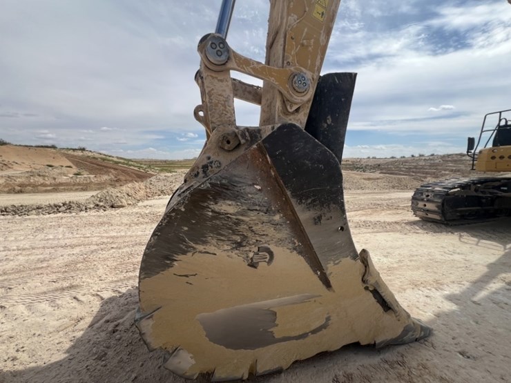 2021-caterpillar-395-image-9