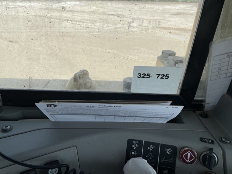 2019-caterpillar-d8t-image-32