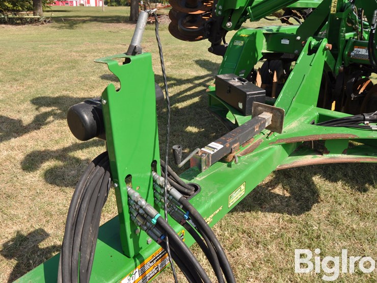 2015-john-deere-2623vt-image-11