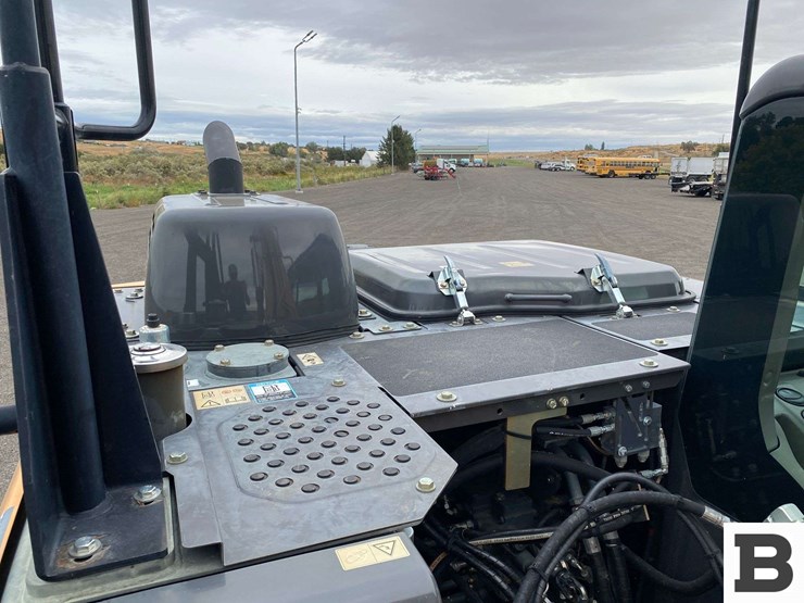 2016-case-cx160d-image-56