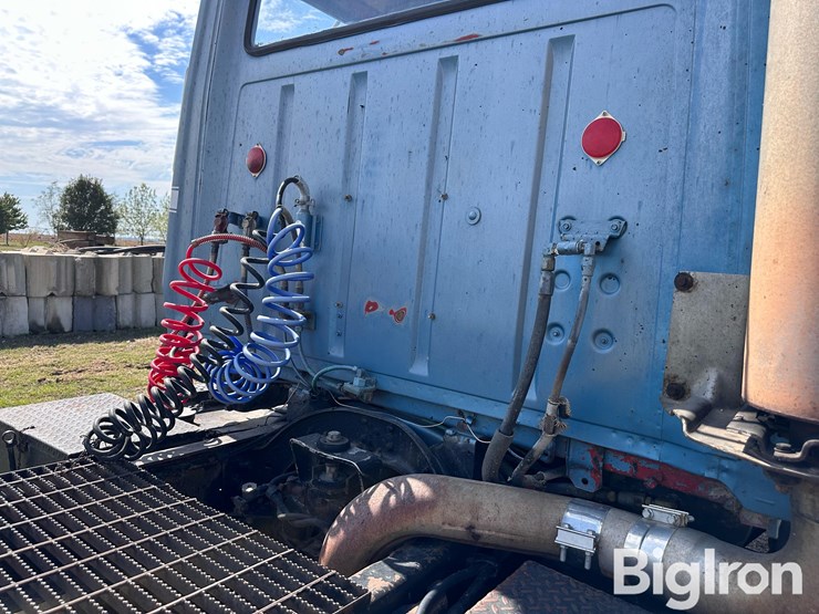 1981-ford-ln9000-image-9