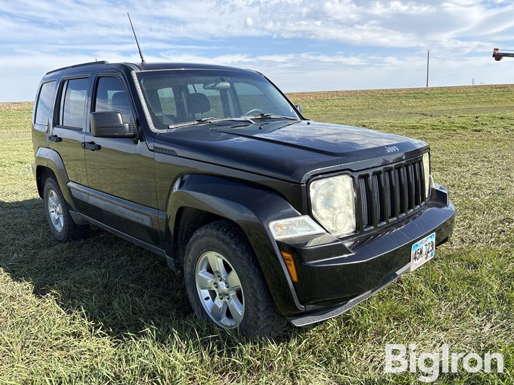 2012-jeep-liberty-image-3
