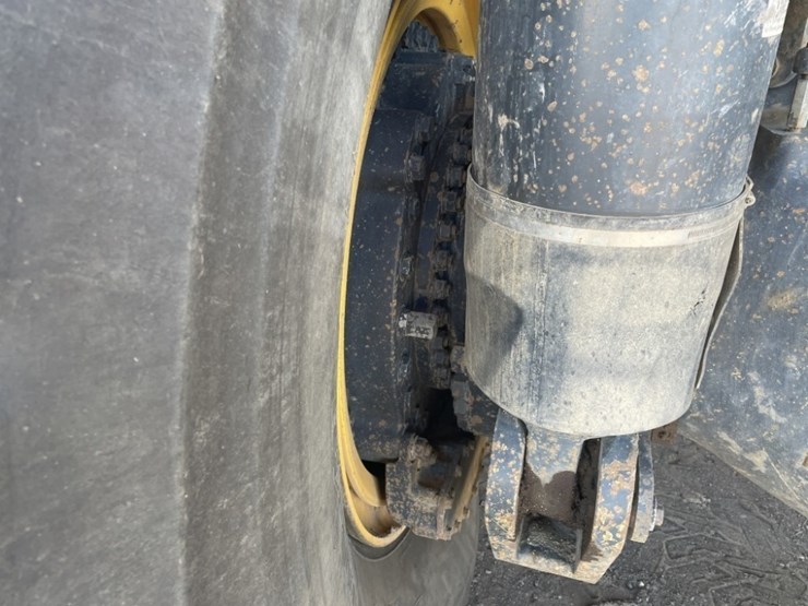 2015-komatsu-hd605-7e0-image-24