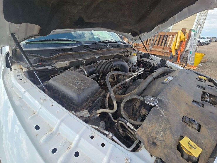 2013-ram-1500-slt-image-18