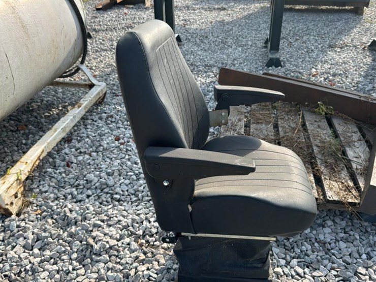 #4708-•-cab-operator-seat-image-2