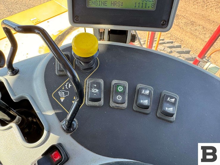 2013-new-holland-h8080-image-64