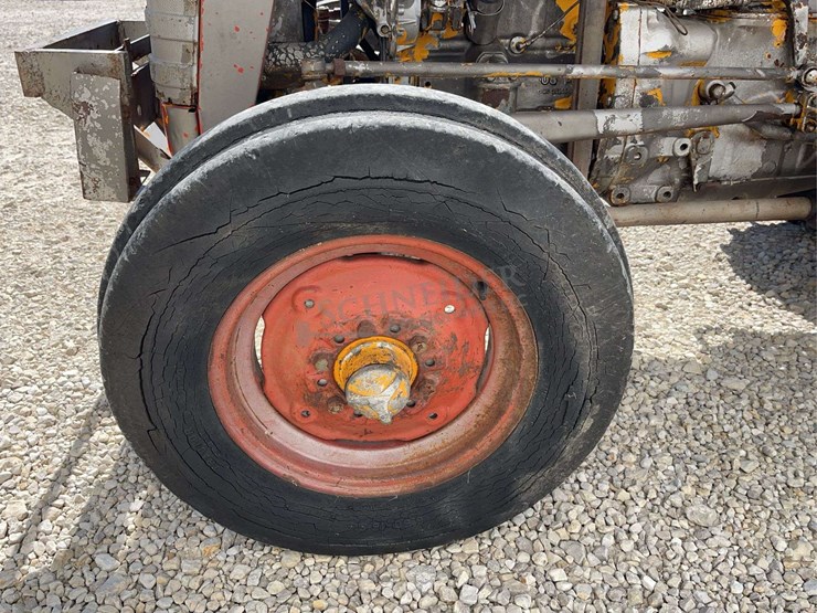 massey-ferguson-135-image-11
