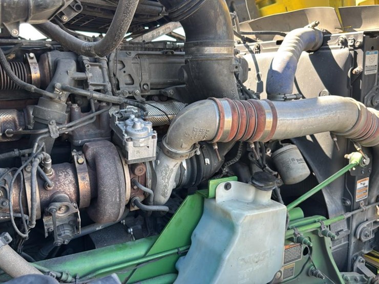 2023-peterbilt-579-image-45