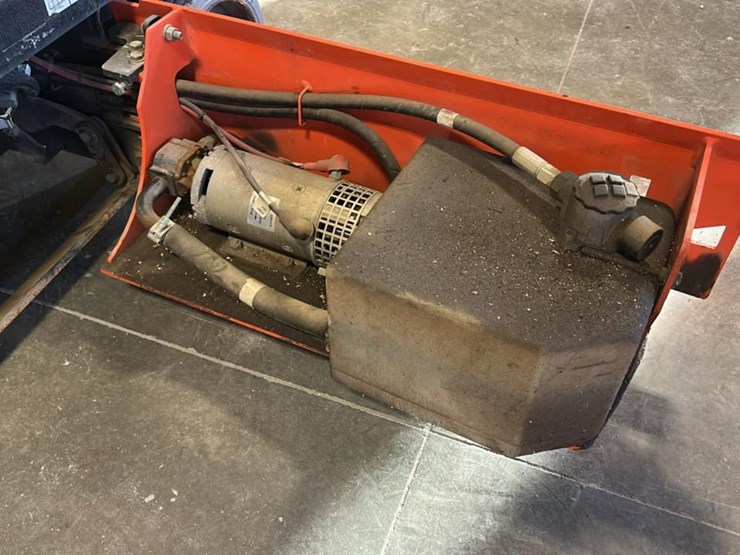 2018-jlg-1932r-image-26