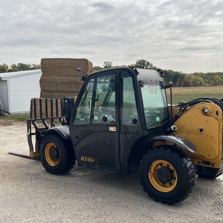 #102 • 2015 CAT TH225C Telehandler