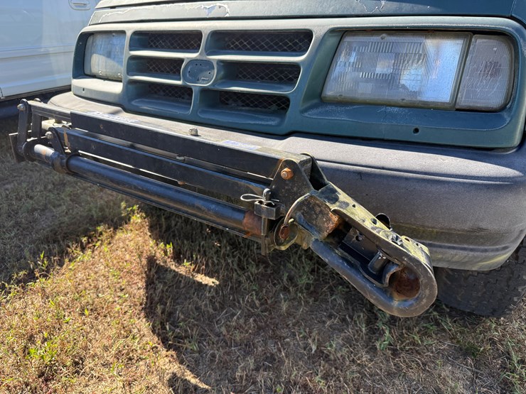 #37-•-#265-•-1996-geo-tracker-multipurpose-vehicle-(mpv)-image-3