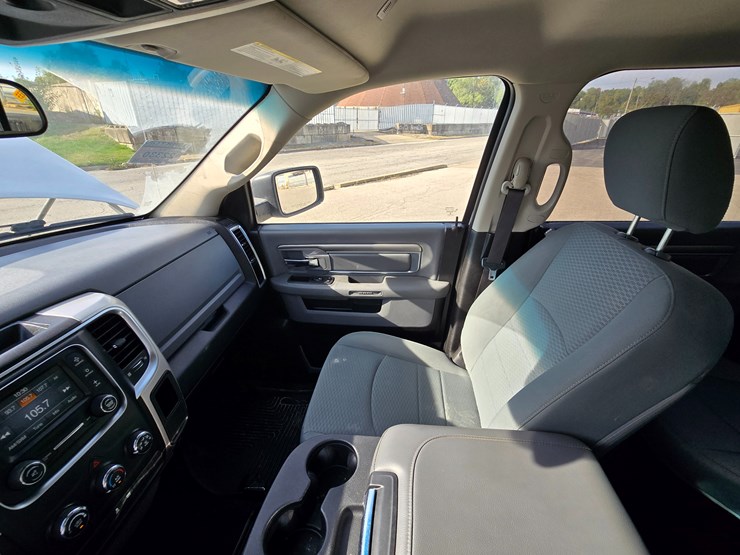 2020-ram-1500-classic-image-46