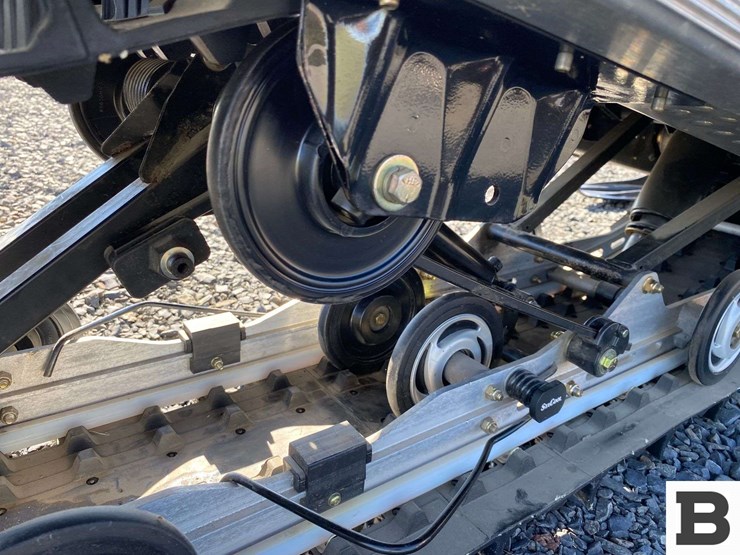 2005-polaris-rocky-mountain-king-snowmobile-image-22