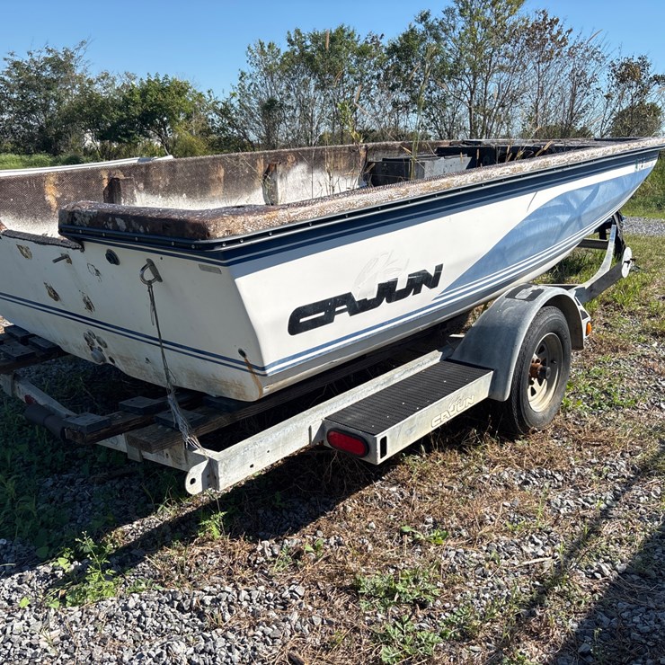 #143 • CAJUN BASS BOAT HULL & TRAILER